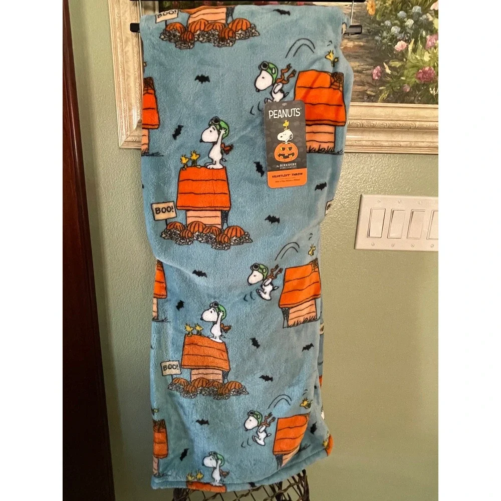 Peanuts Snoopy Velvetloft Blue Throw Blanket Fall Pumpkin Bats  60 in X 70 in